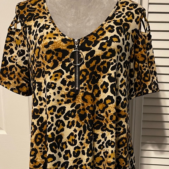 Vibe Sportswear Leopard Swing Dress Shoulder Cutouts and Front Zipper 1X - Picture 4 of 14